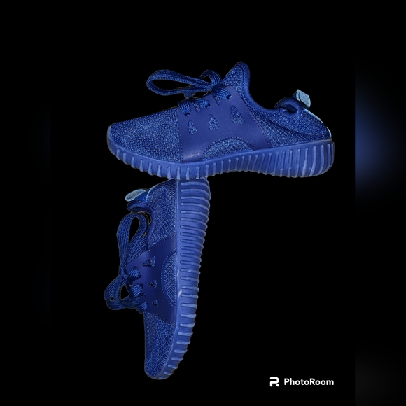 Sneakers - Picture 1 of 3